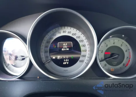 2013 Mercedes-Benz C 250 Sport z USA, uszkodzony, nr VIN WDDGF4HB7DA806370